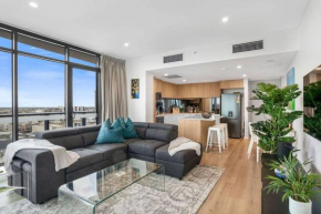 Stunning Views 2BR Luxury Pool Parking Gym WiFi, Adelaide